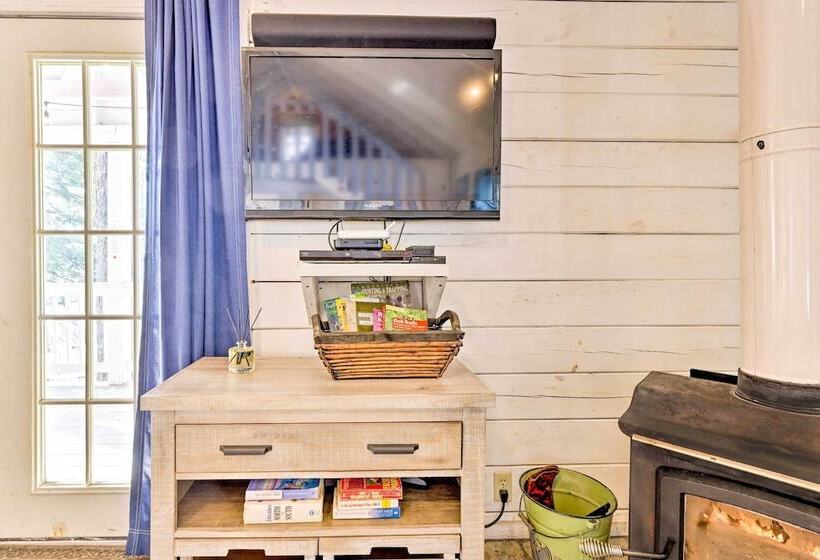 Private Lake Access & Canoes: Pennsylvania Cottage