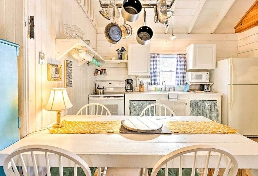 Private Lake Access & Canoes: Pennsylvania Cottage