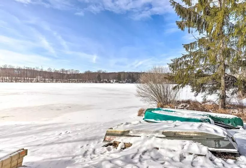 Private Lake Access & Canoes: Pennsylvania Cottage