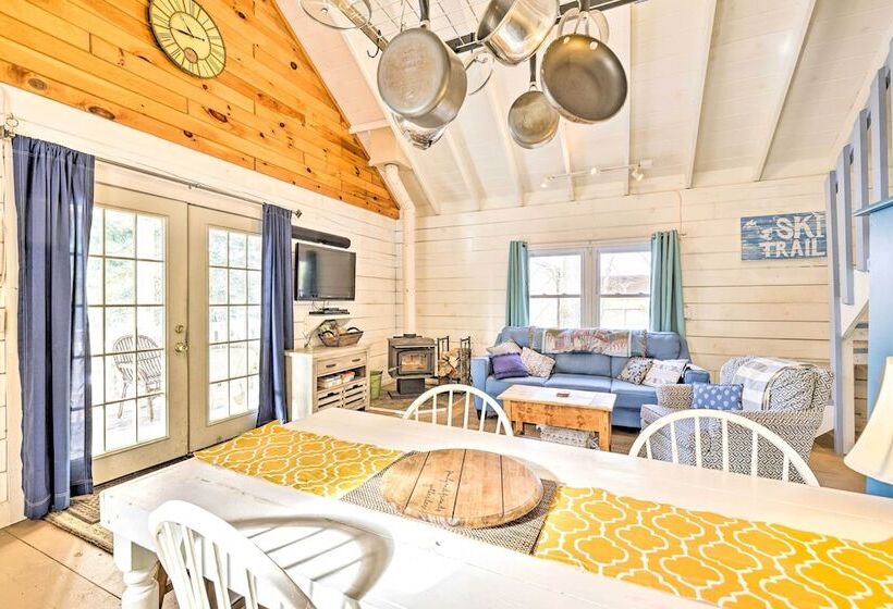 Private Lake Access & Canoes: Pennsylvania Cottage