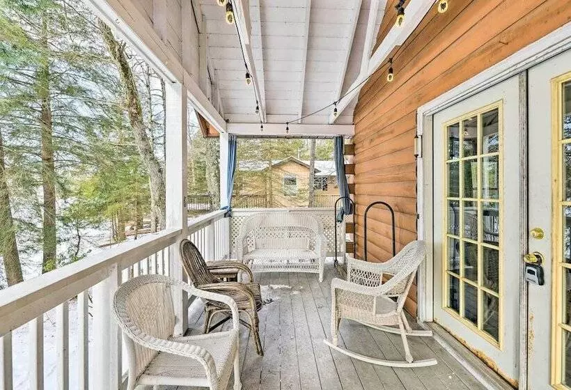 Private Lake Access & Canoes: Pennsylvania Cottage