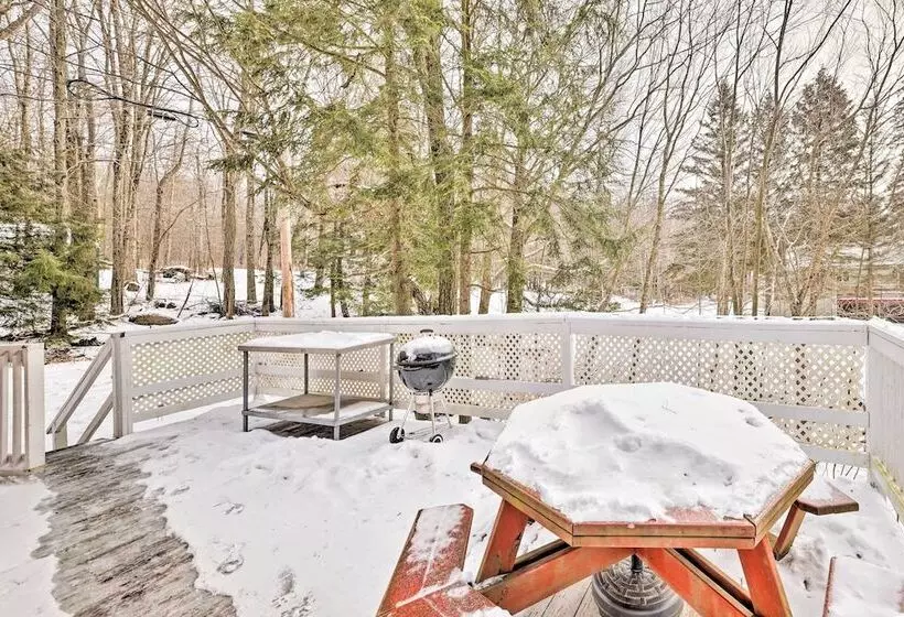 Private Lake Access & Canoes: Pennsylvania Cottage