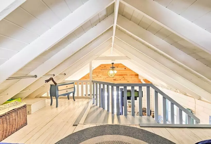 Private Lake Access & Canoes: Pennsylvania Cottage