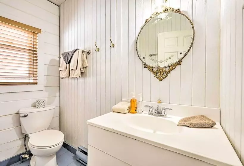 Private Lake Access & Canoes: Pennsylvania Cottage