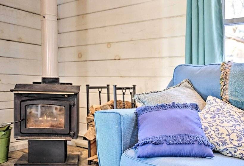 Private Lake Access & Canoes: Pennsylvania Cottage