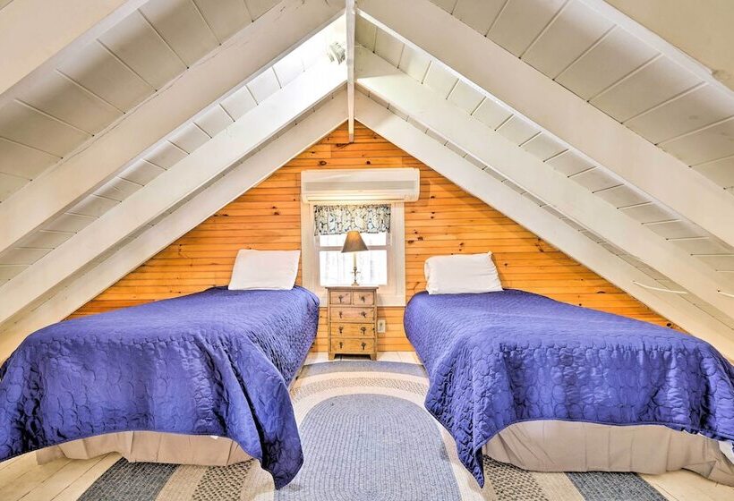 Private Lake Access & Canoes: Pennsylvania Cottage