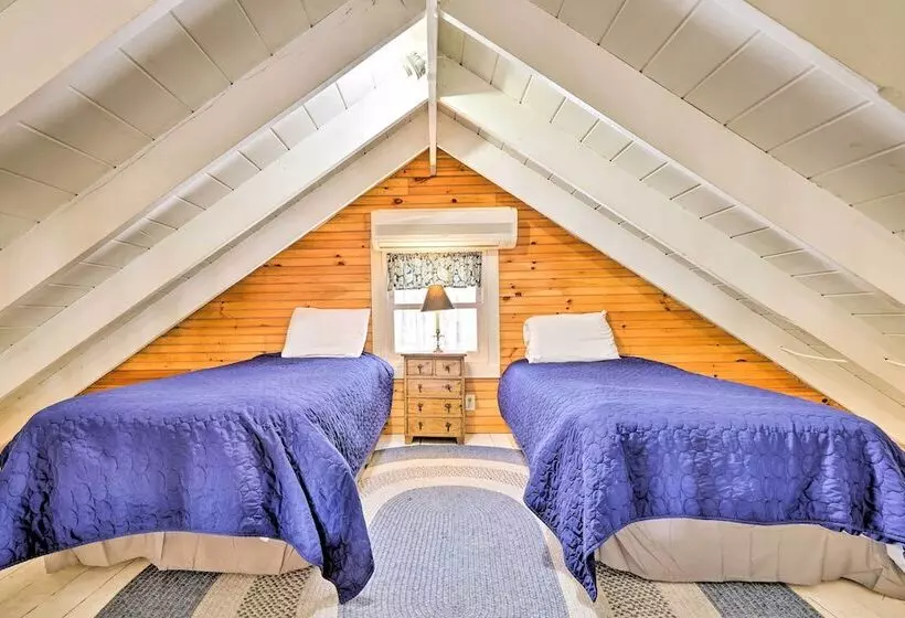 Private Lake Access & Canoes: Pennsylvania Cottage