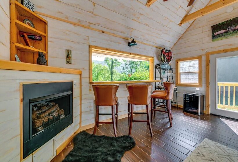 Pet Friendly Home W/ Deck + Mountain Views!