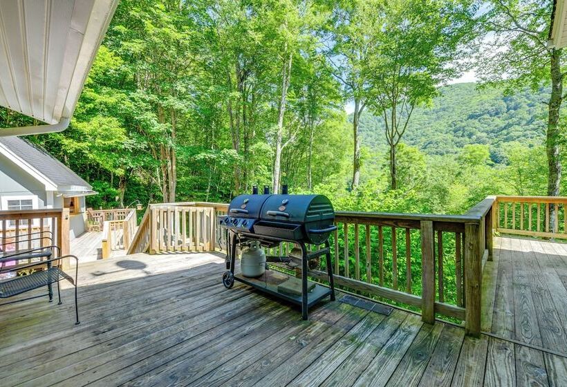 Pet Friendly Home W/ Deck + Mountain Views!