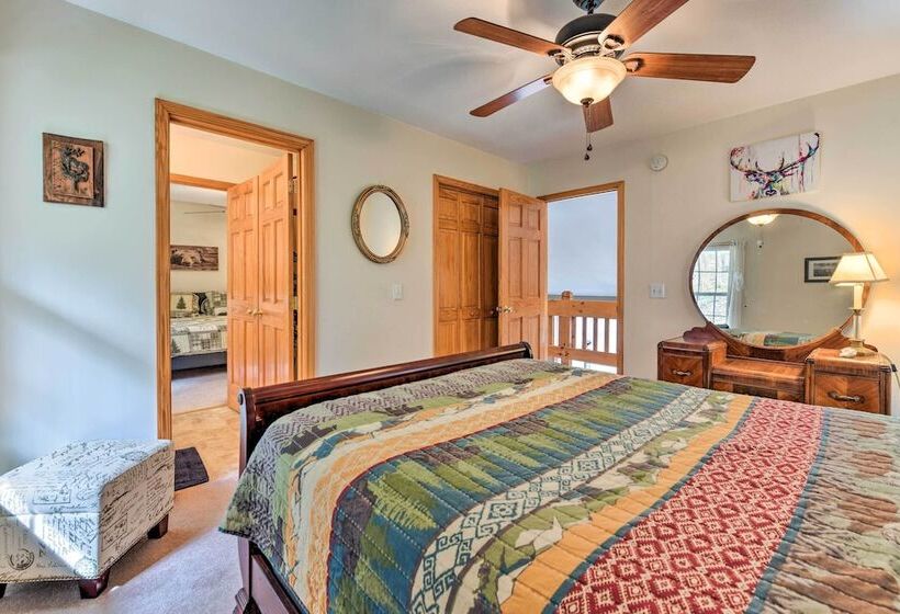 Pet Friendly Home W/ Deck + Mountain Views!