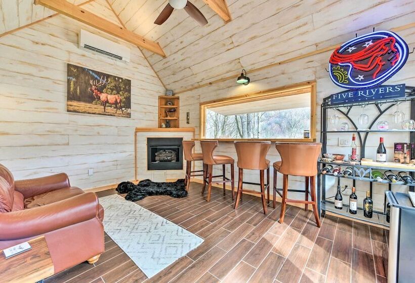 Pet Friendly Home W/ Deck + Mountain Views!