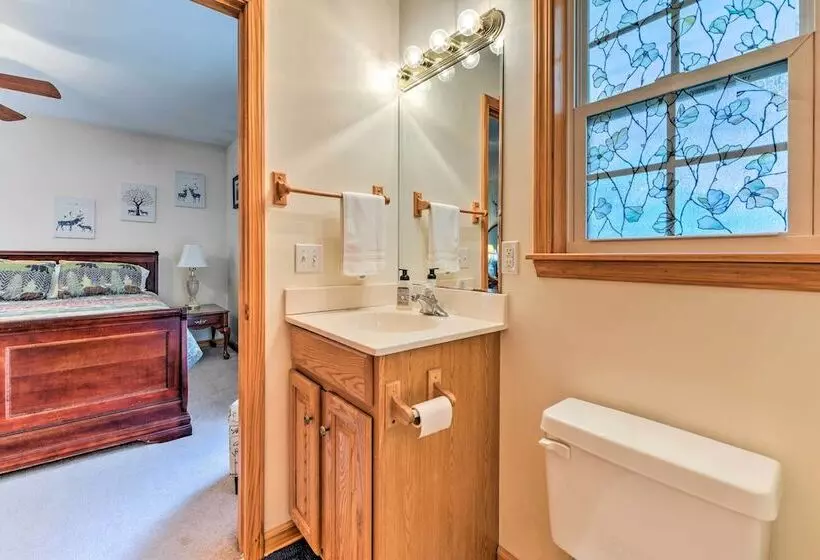 Pet Friendly Home W/ Deck + Mountain Views!