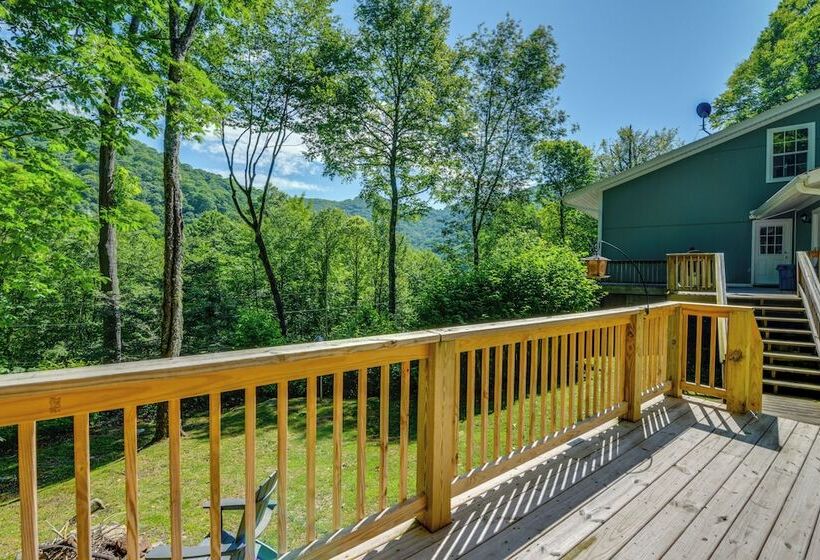 Pet Friendly Home W/ Deck + Mountain Views!