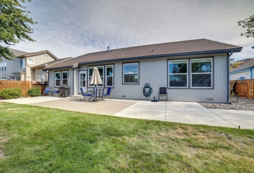 8 Mi To Dtwn Reno: Sparks Escape W/ Fenced Yard