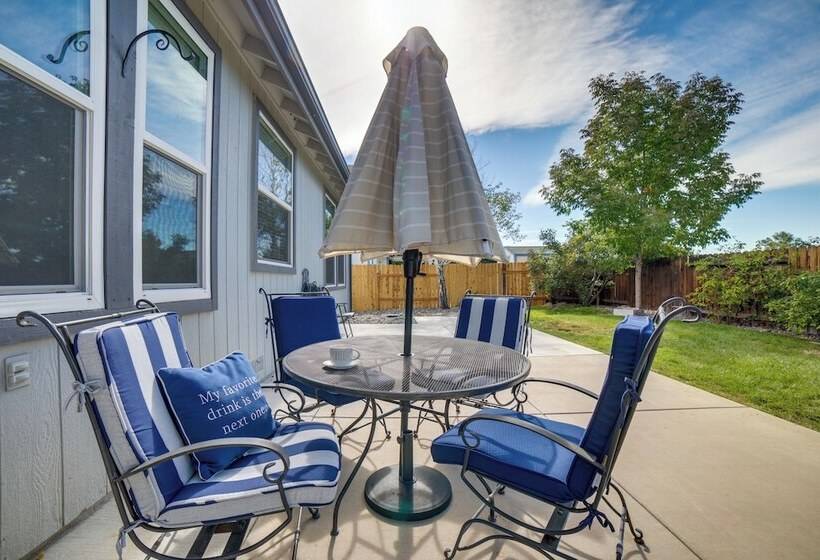 8 Mi To Dtwn Reno: Sparks Escape W/ Fenced Yard