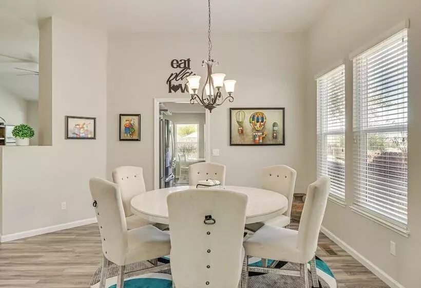 8 Mi To Dtwn Reno: Sparks Escape W/ Fenced Yard