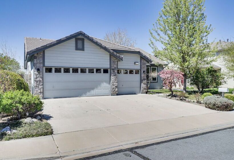 8 Mi To Dtwn Reno: Sparks Escape W/ Fenced Yard