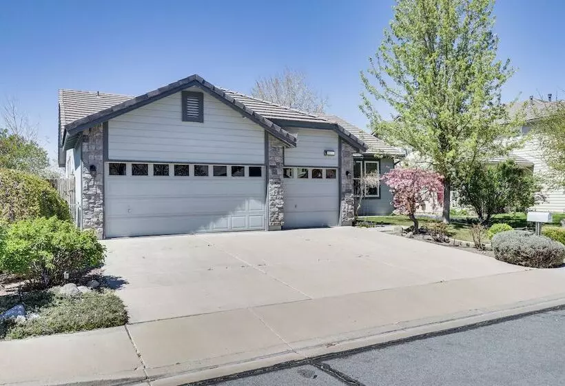 8 Mi To Dtwn Reno: Sparks Escape W/ Fenced Yard