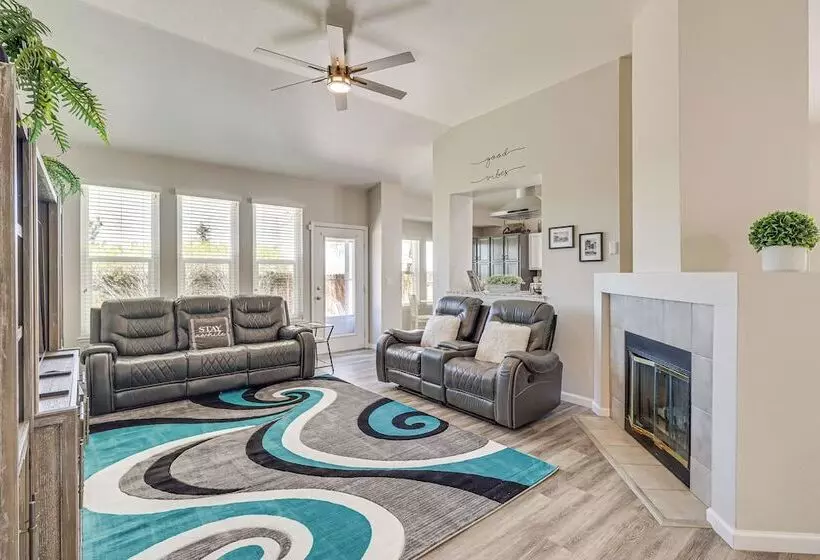 8 Mi To Dtwn Reno: Sparks Escape W/ Fenced Yard