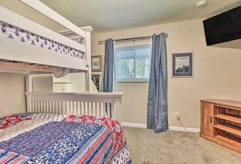 Pet Friendly Taylor Home W/ Backyard Oasis!