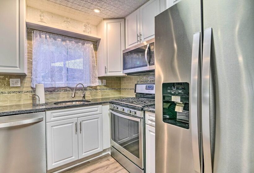 Pet Friendly Taylor Home W/ Backyard Oasis!