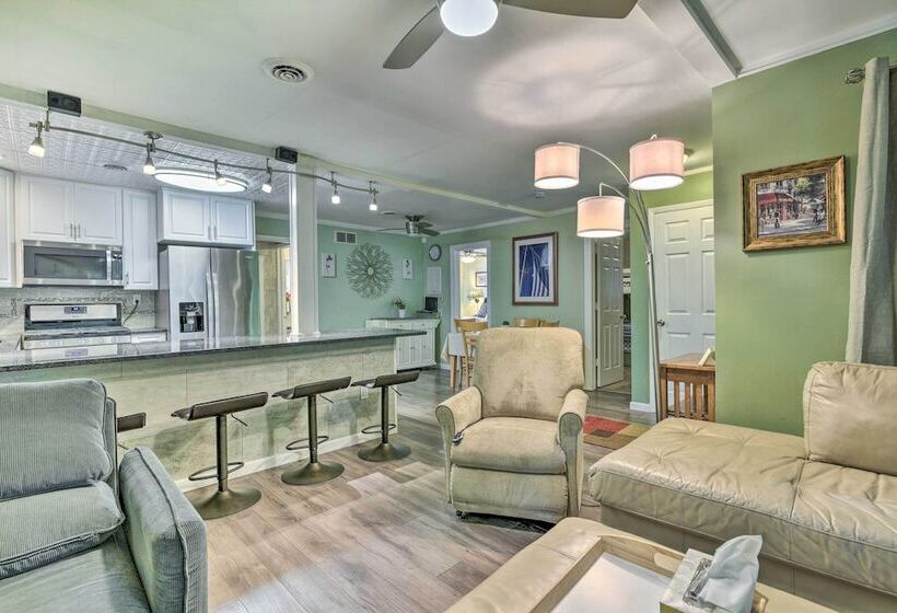 Pet Friendly Taylor Home W/ Backyard Oasis!