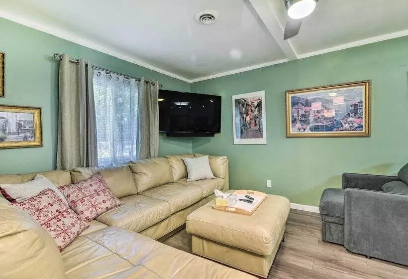 Pet Friendly Taylor Home W/ Backyard Oasis!