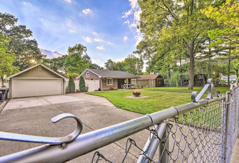 Pet Friendly Taylor Home W/ Backyard Oasis!