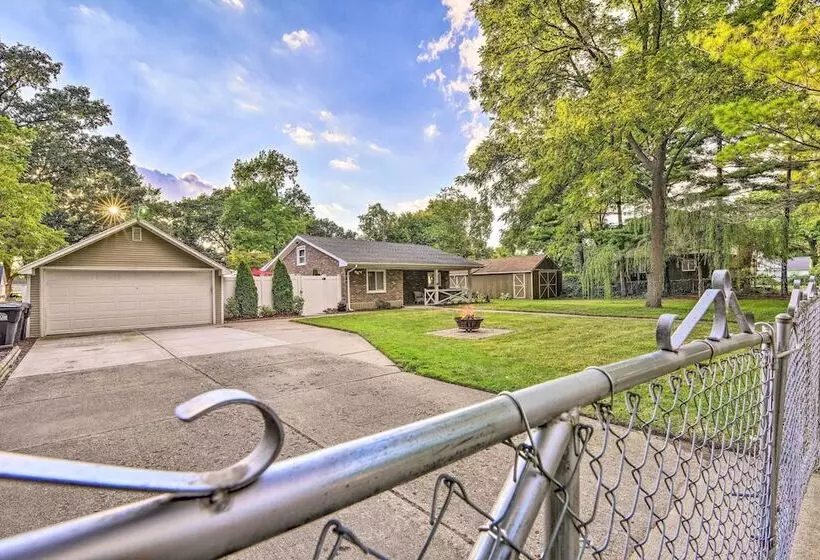 Pet Friendly Taylor Home W/ Backyard Oasis!