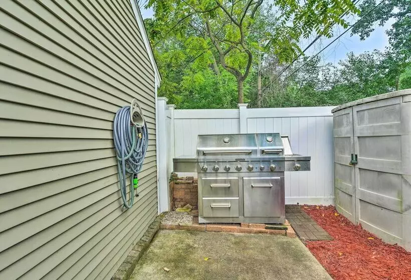 Pet Friendly Taylor Home W/ Backyard Oasis!