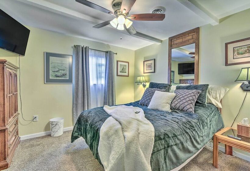 Pet Friendly Taylor Home W/ Backyard Oasis!