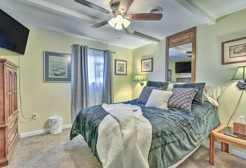 Pet Friendly Taylor Home W/ Backyard Oasis!