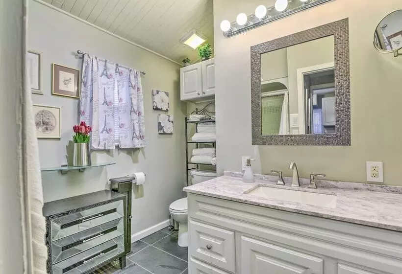 Pet Friendly Taylor Home W/ Backyard Oasis!