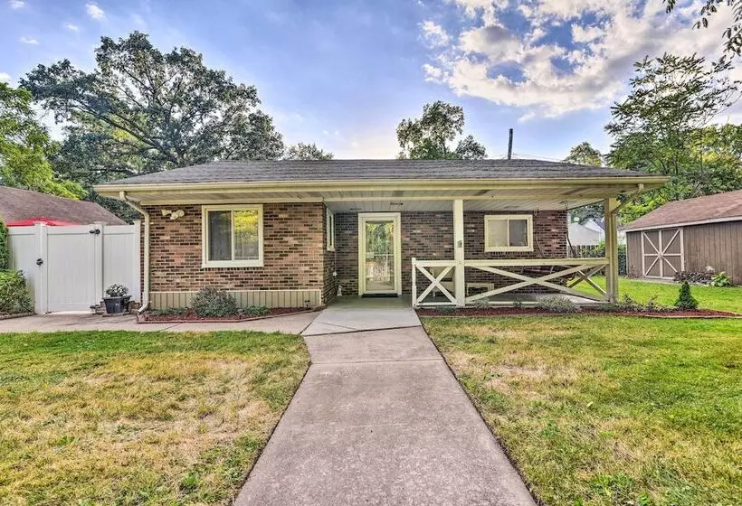 Pet Friendly Taylor Home W/ Backyard Oasis!