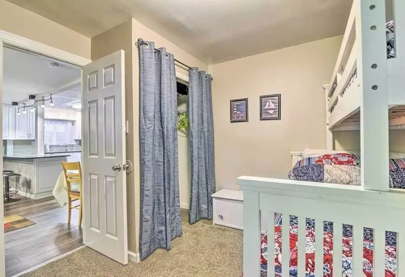 Pet Friendly Taylor Home W/ Backyard Oasis!