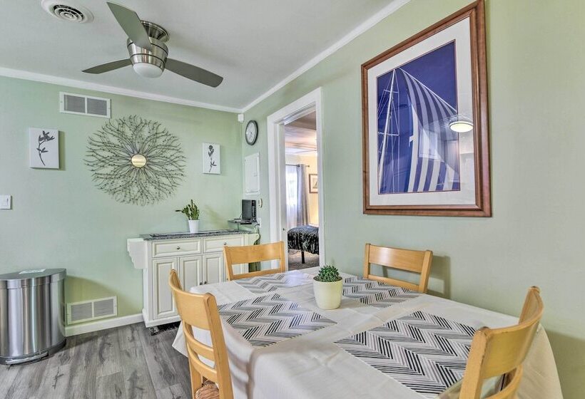 Pet Friendly Taylor Home W/ Backyard Oasis!