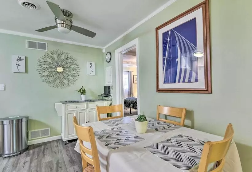 Pet Friendly Taylor Home W/ Backyard Oasis!