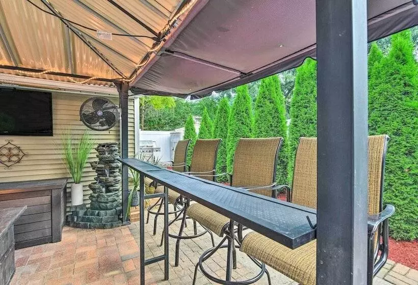 Pet Friendly Taylor Home W/ Backyard Oasis!