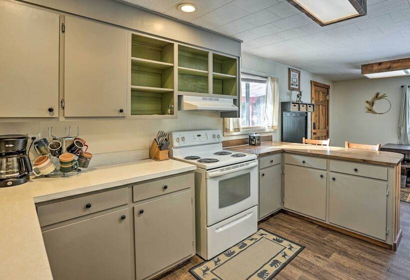 Private La Pine Cabin Rental: 30 Mi To Bend!