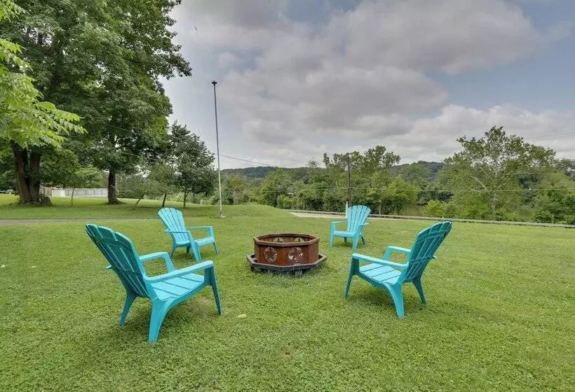 Quaint Zanesville Home W/ Game Room & Yard!