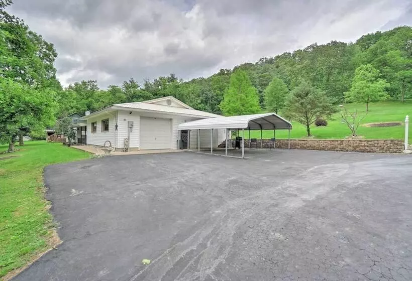 Quaint Zanesville Home W/ Game Room & Yard!