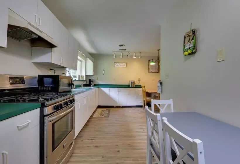 Quaint Zanesville Home W/ Game Room & Yard!