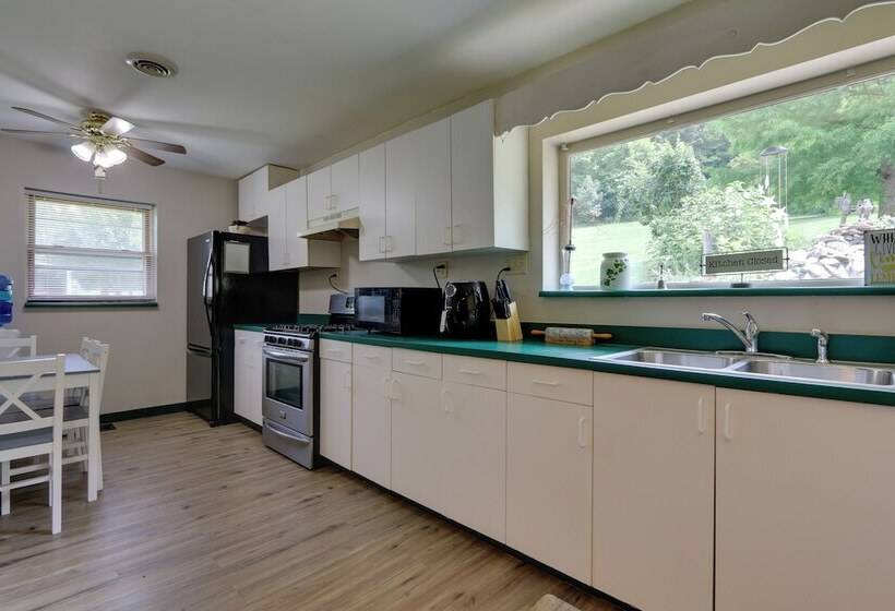 Quaint Zanesville Home W/ Game Room & Yard!