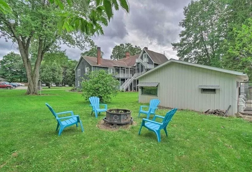 Quaint Zanesville Home W/ Game Room & Yard!