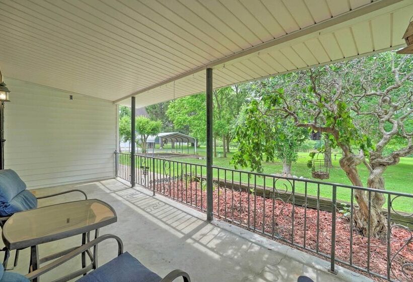 Quaint Zanesville Home W/ Game Room & Yard!