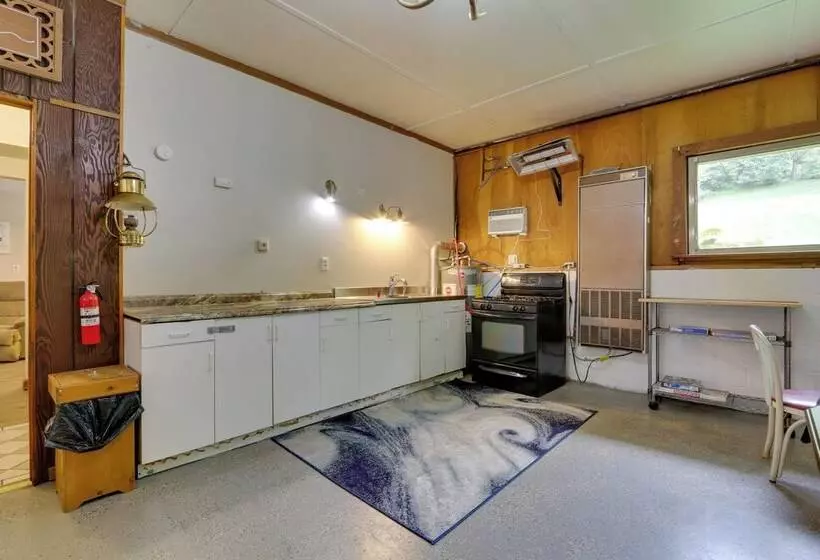 Quaint Zanesville Home W/ Game Room & Yard!