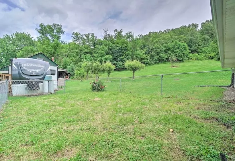 Quaint Zanesville Home W/ Game Room & Yard!