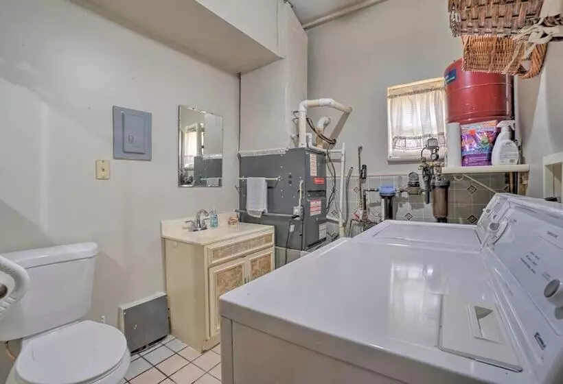 Quaint Zanesville Home W/ Game Room & Yard!