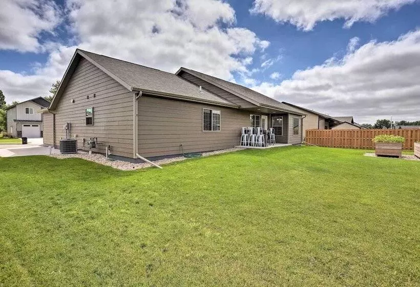Rapid City Home W/ Patio < 5 Mi To Downtown!
