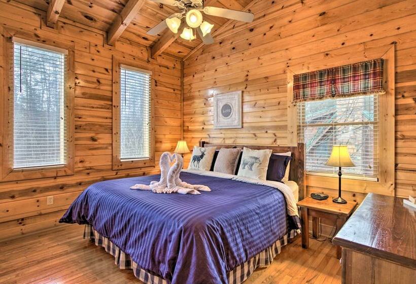 Romantic Cabin W/ Hot Tub In Pigeon Forge!